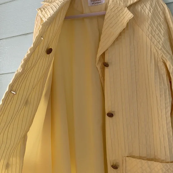 Vintage 1960’s Pleated Yellow Trench Jacket - Picture 8 of 9